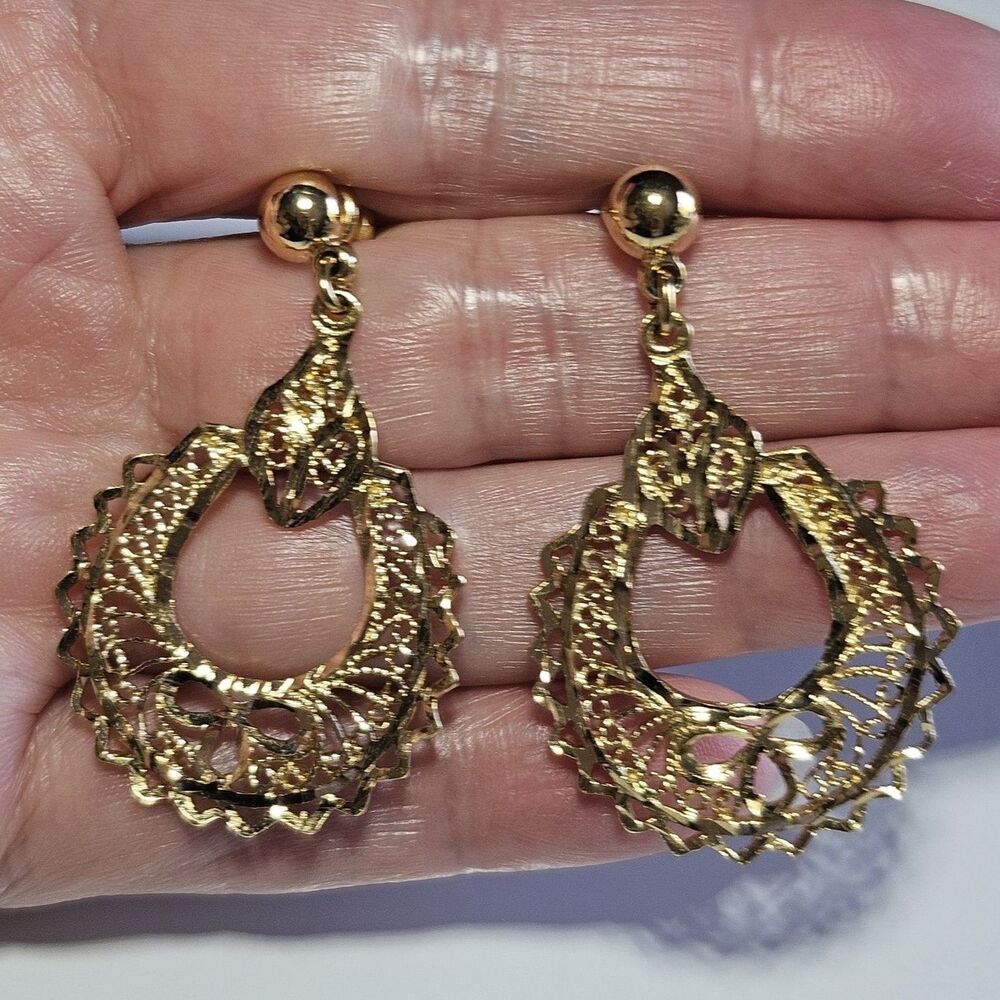 Gold Tone Diamond Cut Filigree Dangling Earrings